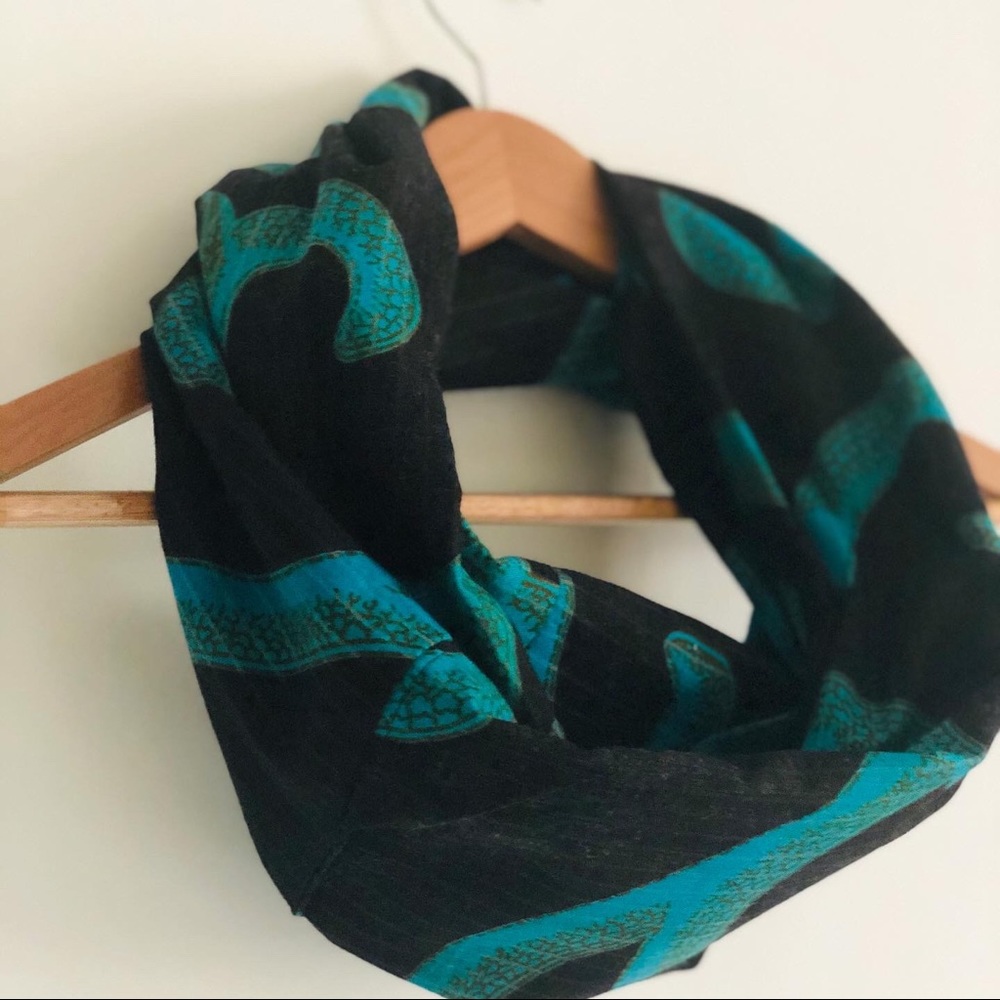 Infinity Scarf 🧣 - Picture 3 of 4